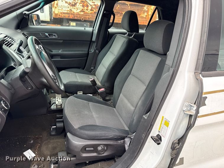 image for item EG8647 2013 Ford Explorer Police SUV