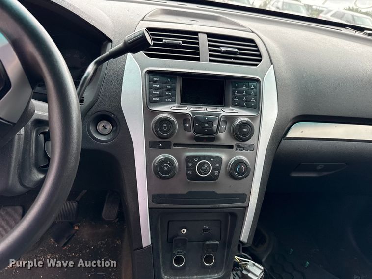 image for item EG8647 2013 Ford Explorer Police SUV