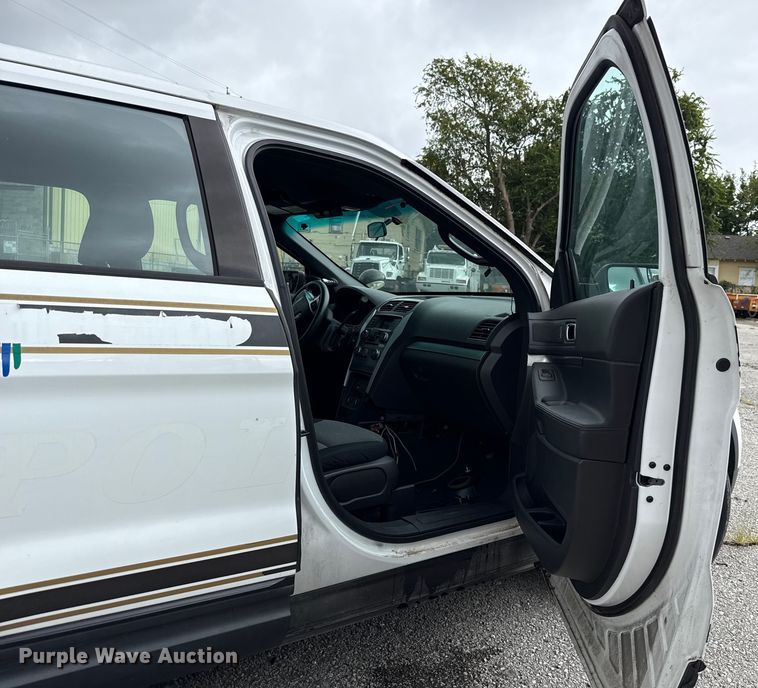 image for item EG8647 2013 Ford Explorer Police SUV