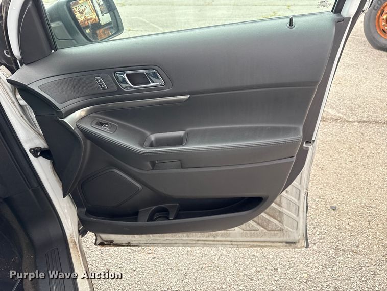 image for item EG8647 2013 Ford Explorer Police SUV