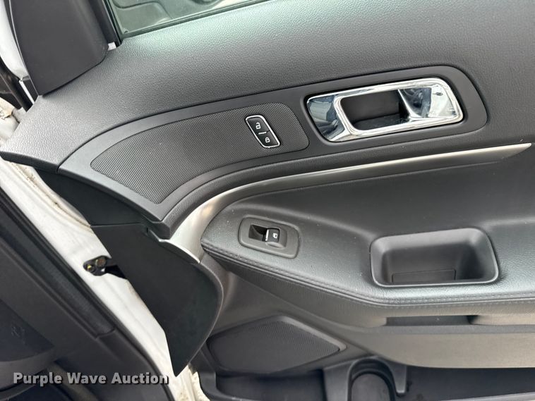 image for item EG8647 2013 Ford Explorer Police SUV