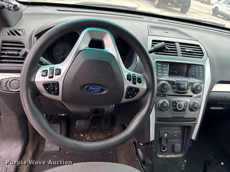 image for item EG8648 2013 Ford Explorer Police SUV