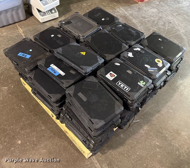 image for item EG8657 (90) dell laptops