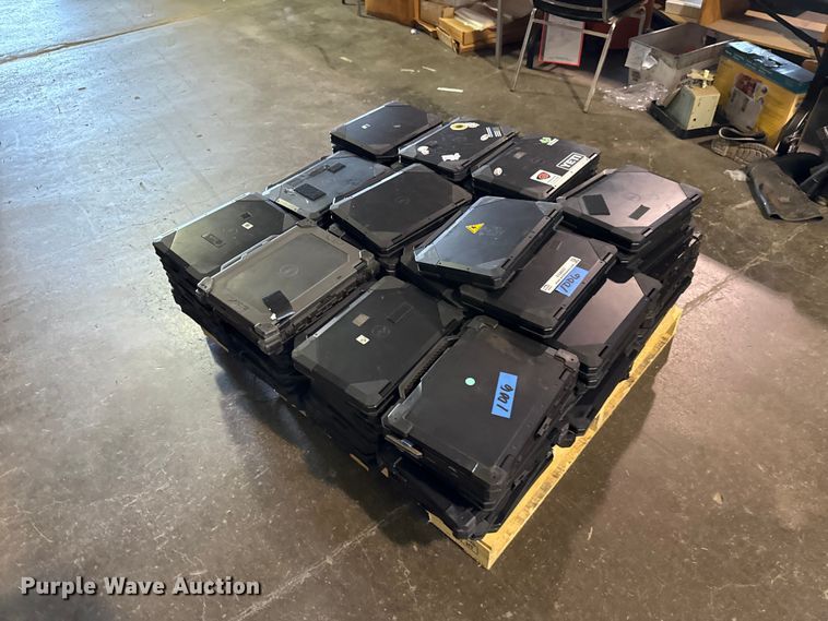 image for item EG8657 (90) dell laptops