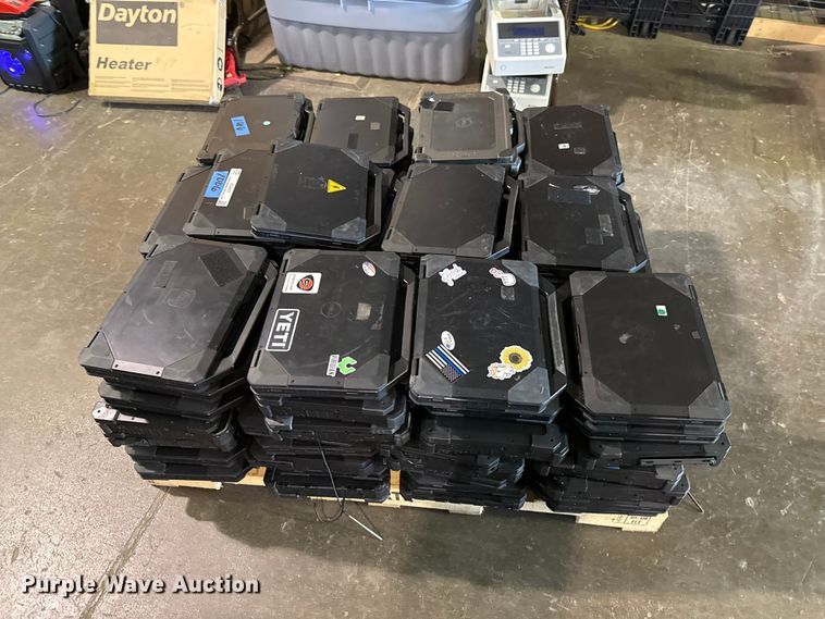 image for item EG8657 (90) dell laptops