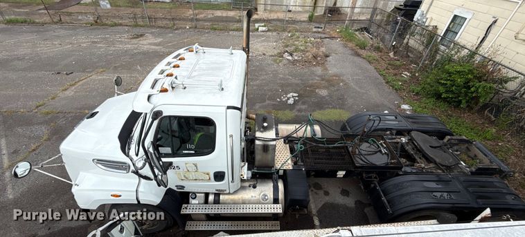 image for item EG8658 2013 Freightliner 114SD semi truck