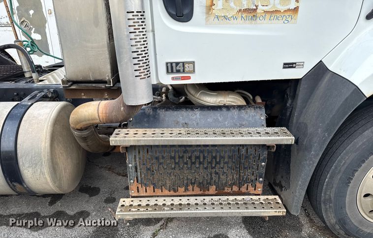 image for item EG8658 2013 Freightliner 114SD semi truck