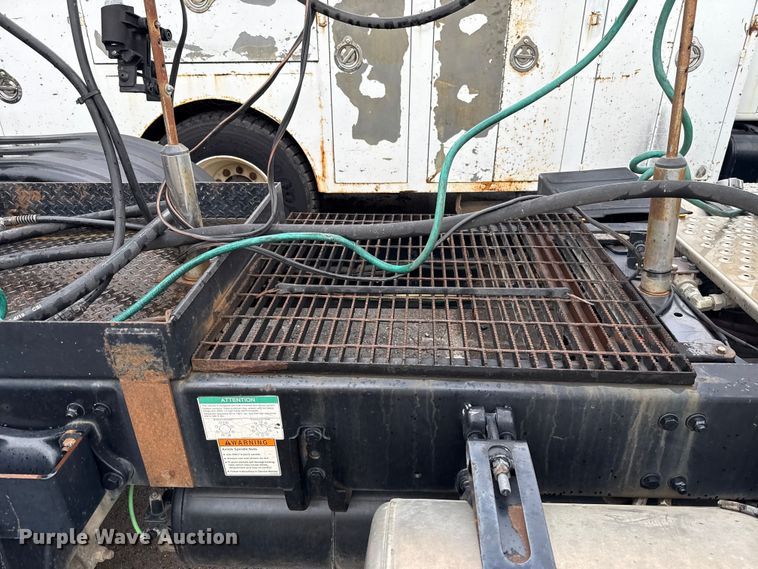 image for item EG8658 2013 Freightliner 114SD semi truck