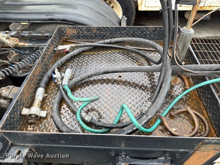 image for item EG8658 2013 Freightliner 114SD semi truck