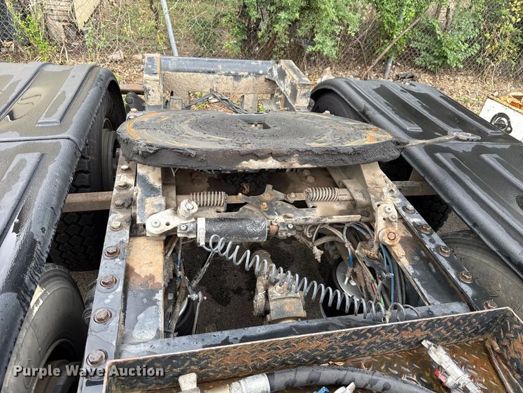 image for item EG8658 2013 Freightliner 114SD semi truck