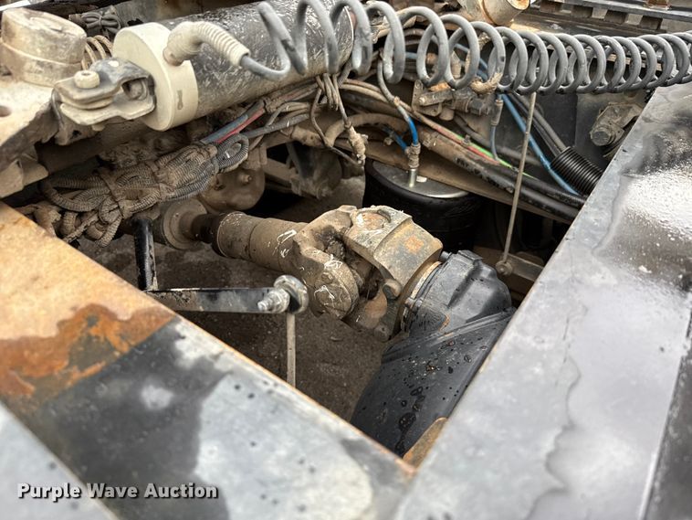 image for item EG8658 2013 Freightliner 114SD semi truck