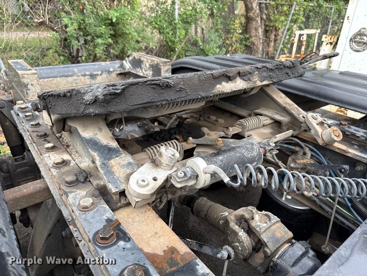 image for item EG8658 2013 Freightliner 114SD semi truck