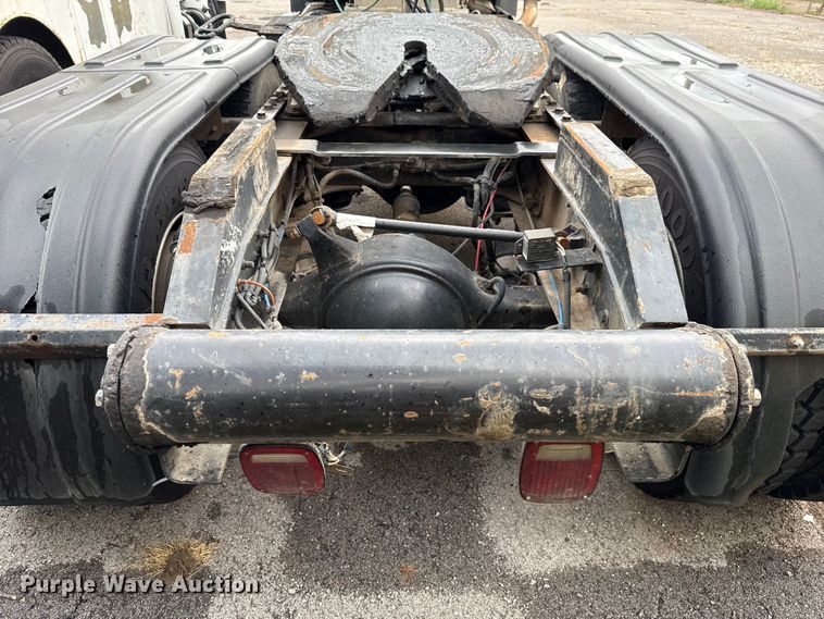 image for item EG8658 2013 Freightliner 114SD semi truck