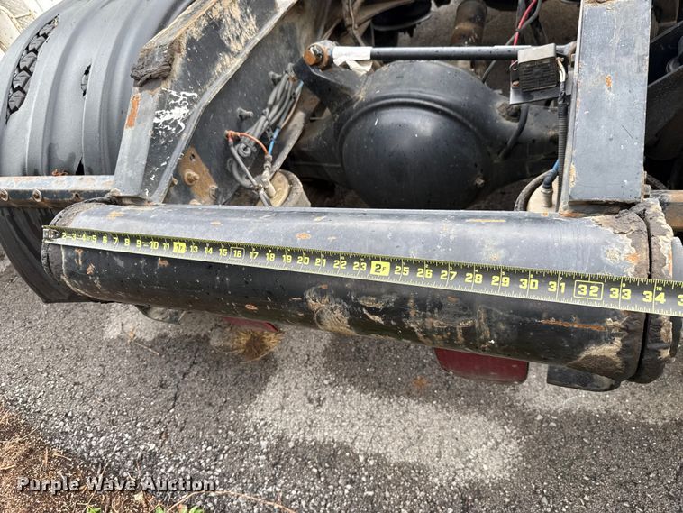 image for item EG8658 2013 Freightliner 114SD semi truck