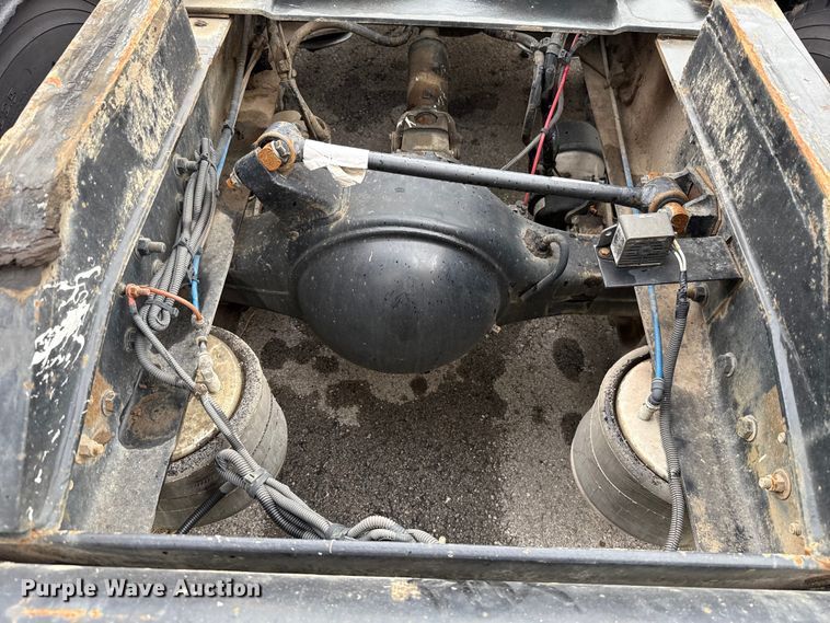 image for item EG8658 2013 Freightliner 114SD semi truck