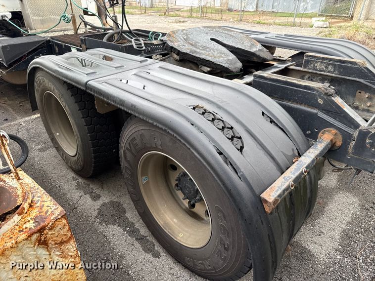 image for item EG8658 2013 Freightliner 114SD semi truck