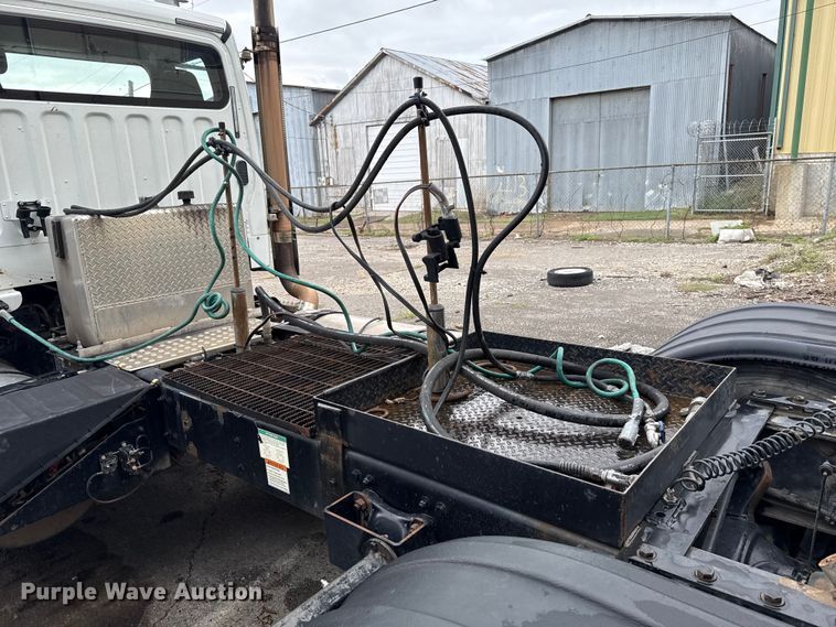 image for item EG8658 2013 Freightliner 114SD semi truck