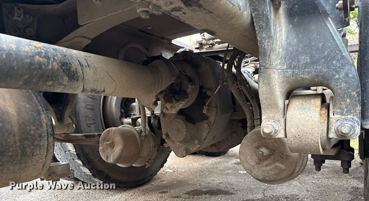 image for item EG8658 2013 Freightliner 114SD semi truck