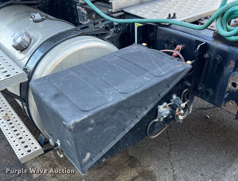 image for item EG8658 2013 Freightliner 114SD semi truck