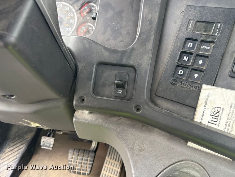 image for item EG8658 2013 Freightliner 114SD semi truck