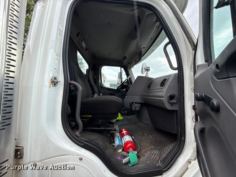 image for item EG8658 2013 Freightliner 114SD semi truck