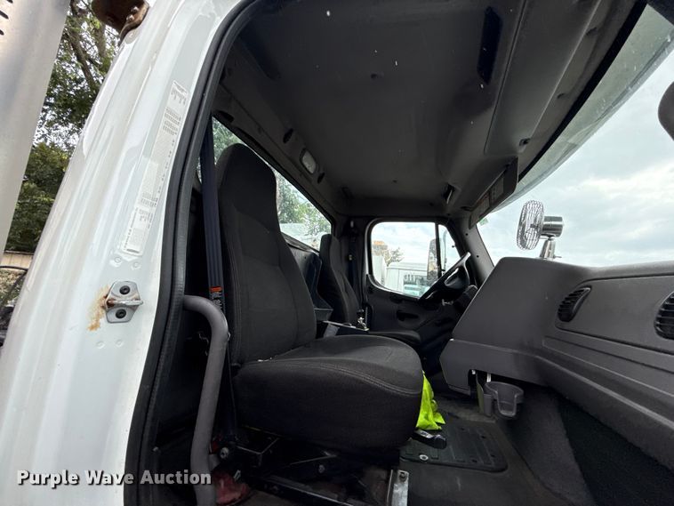 image for item EG8658 2013 Freightliner 114SD semi truck