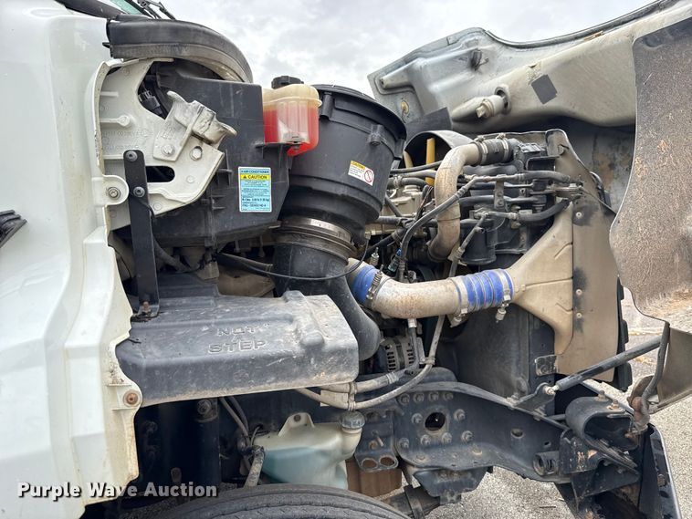 image for item EG8658 2013 Freightliner 114SD semi truck