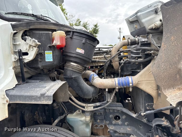 image for item EG8658 2013 Freightliner 114SD semi truck