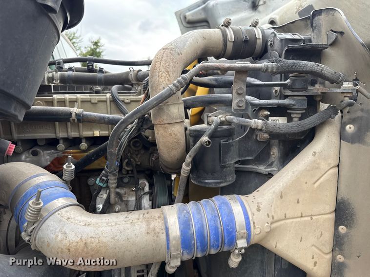 image for item EG8658 2013 Freightliner 114SD semi truck