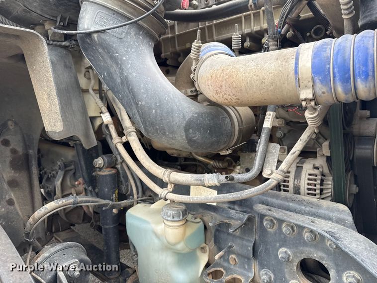 image for item EG8658 2013 Freightliner 114SD semi truck