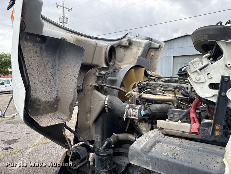 image for item EG8658 2013 Freightliner 114SD semi truck