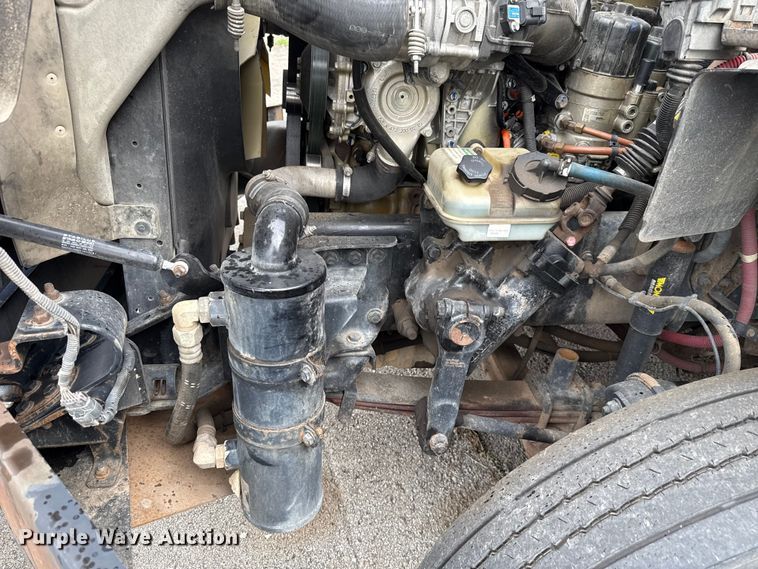 image for item EG8658 2013 Freightliner 114SD semi truck