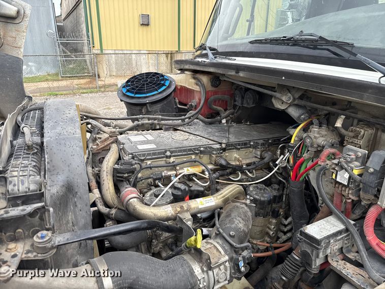 image for item EG8658 2013 Freightliner 114SD semi truck