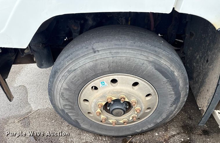 image for item EG8658 2013 Freightliner 114SD semi truck