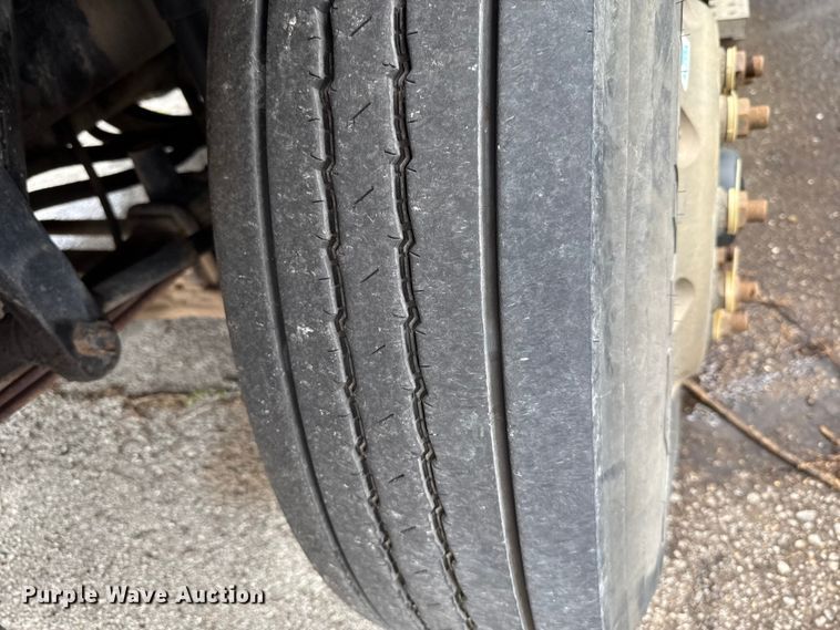 image for item EG8658 2013 Freightliner 114SD semi truck