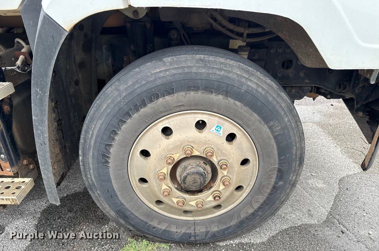 image for item EG8658 2013 Freightliner 114SD semi truck