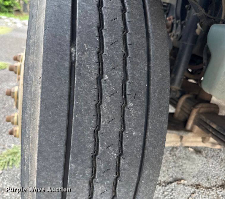 image for item EG8658 2013 Freightliner 114SD semi truck