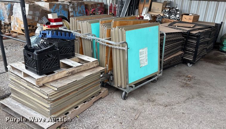 image for item EG8661 Approximately 200 dance floor pieces