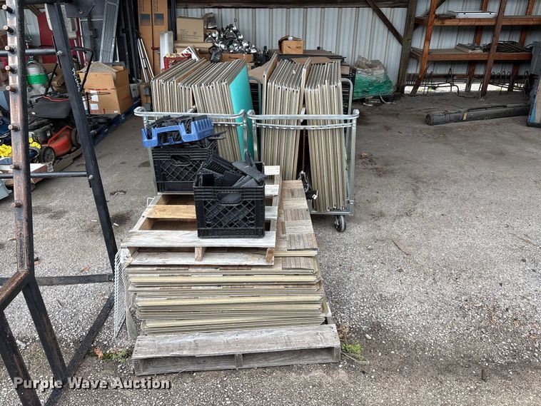 image for item EG8661 Approximately 200 dance floor pieces