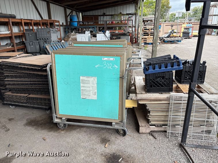 image for item EG8661 Approximately 200 dance floor pieces