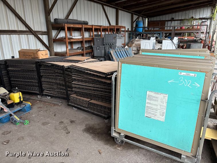 image for item EG8661 Approximately 200 dance floor pieces