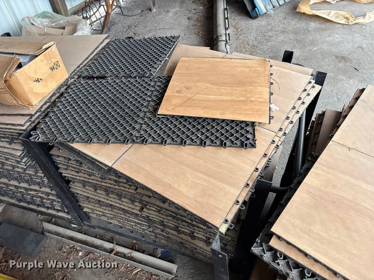 image for item EG8661 Approximately 200 dance floor pieces