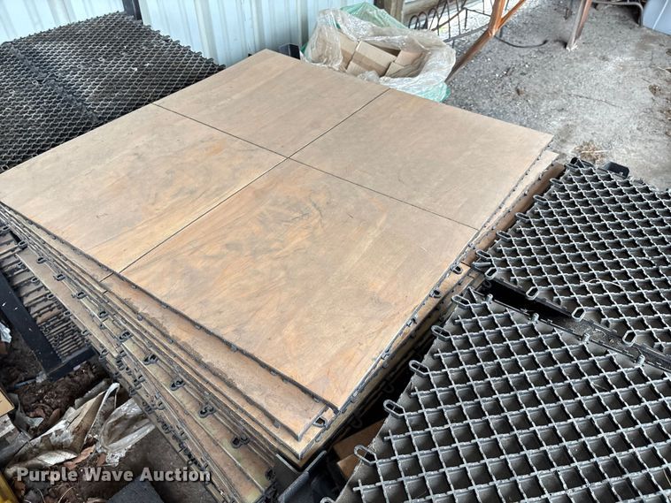 image for item EG8661 Approximately 200 dance floor pieces