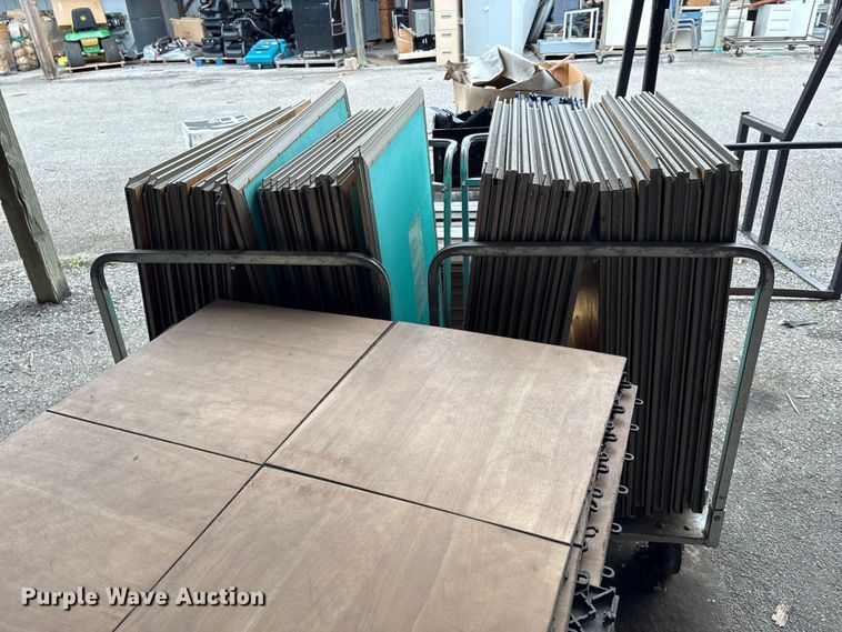 image for item EG8661 Approximately 200 dance floor pieces