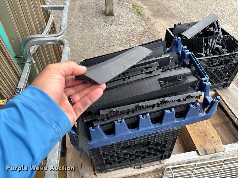 image for item EG8661 Approximately 200 dance floor pieces