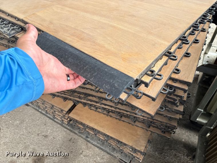 image for item EG8661 Approximately 200 dance floor pieces