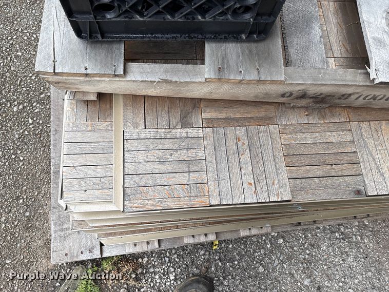 image for item EG8661 Approximately 200 dance floor pieces