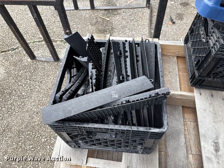 image for item EG8661 Approximately 200 dance floor pieces