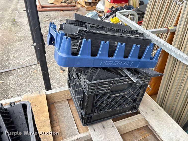 image for item EG8661 Approximately 200 dance floor pieces