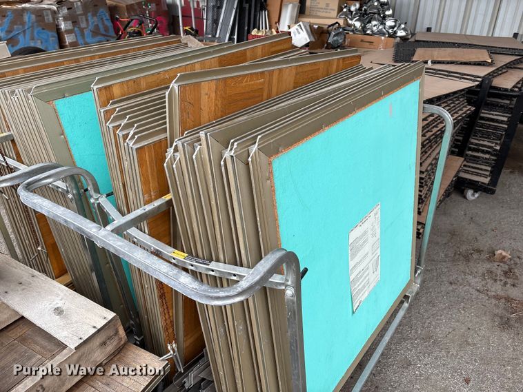 image for item EG8661 Approximately 200 dance floor pieces